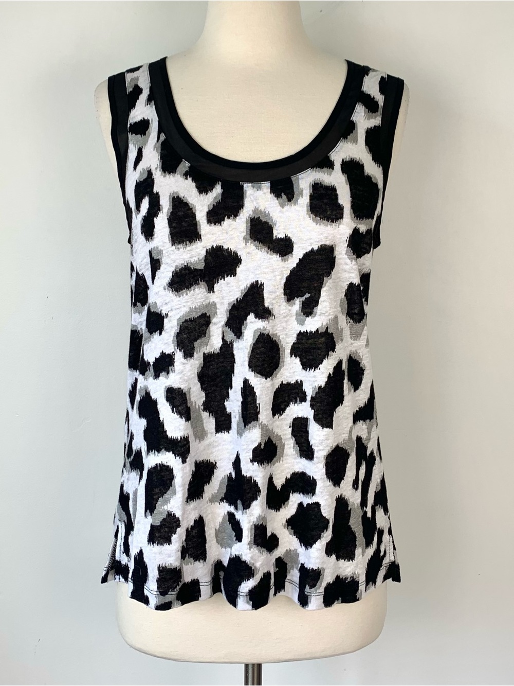 Banana Republic 100% Linen Giraffe Print Sleeveless Top Size Small